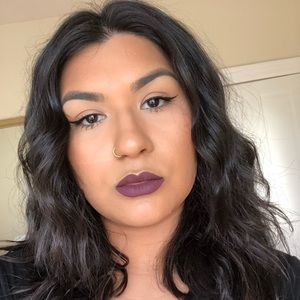 Meet your Posher, Cinthia